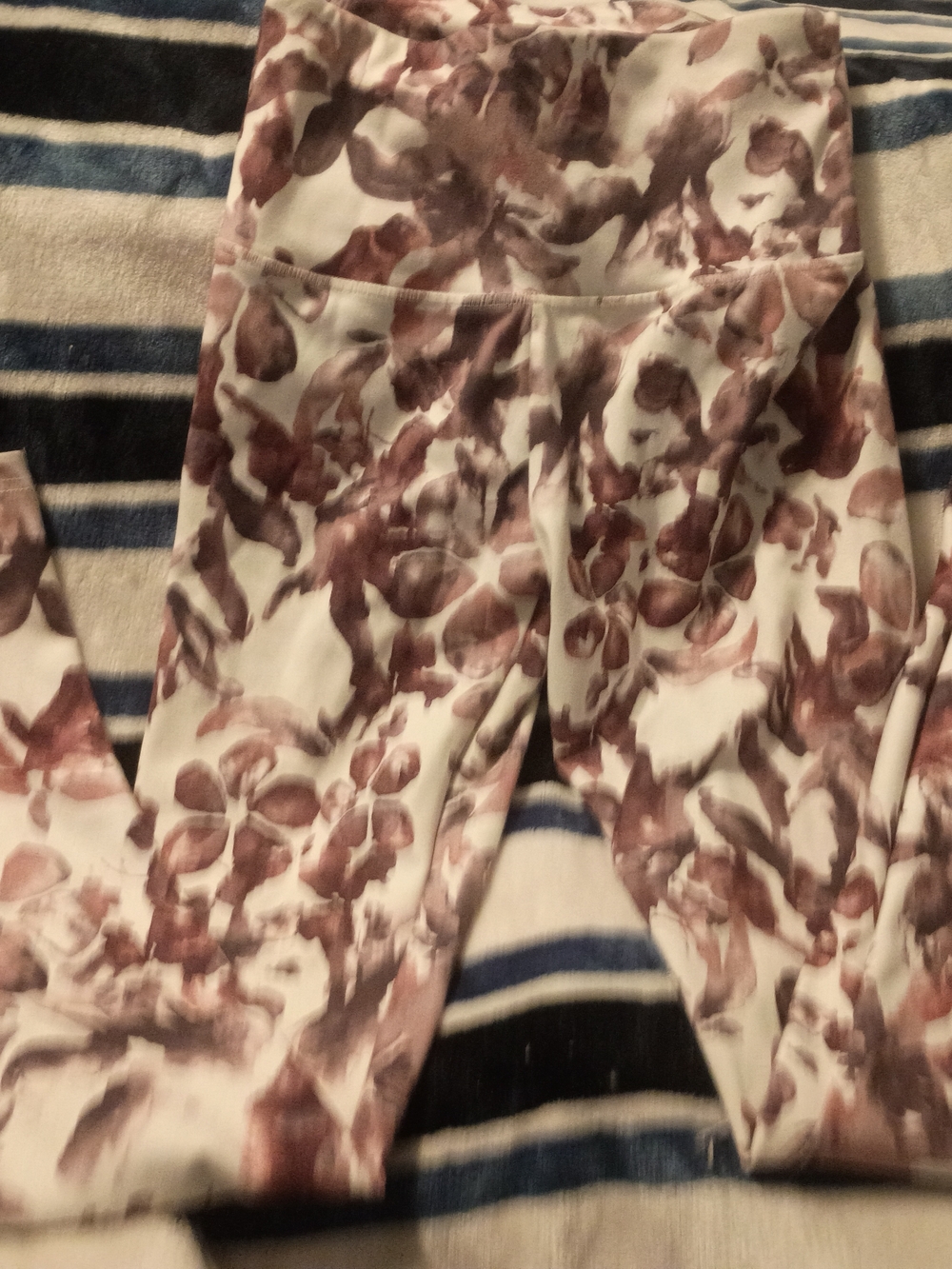 Mika Yoga Wear Kids Floral Print Leggings in Mauve and Cream